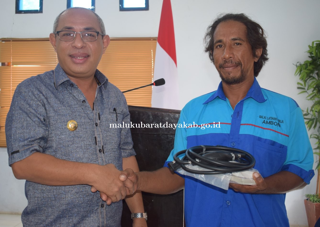 Penyerahan Paket Bantuan Sarana Perikanan Tangkap di Kab. MBD  T.A  2019 oleh Bupati MBD